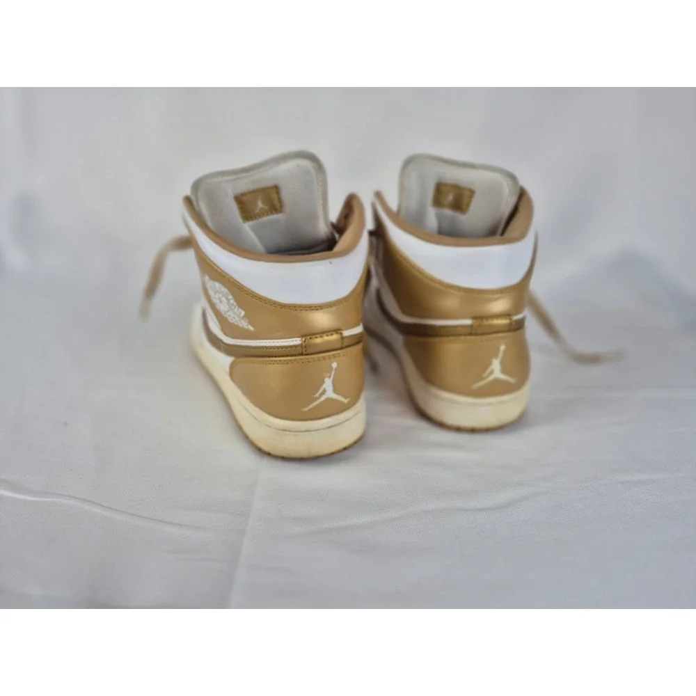 Nike Air Jordan 1 Mid Gold White Mens Size 9.5 Basketball Sneakers Shoes